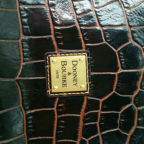 Genuine Dooney&Bourke brown 'croc' shoulder bag - Picture 2 of 7